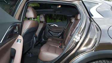 Infiniti QX30 2016 - rear seats