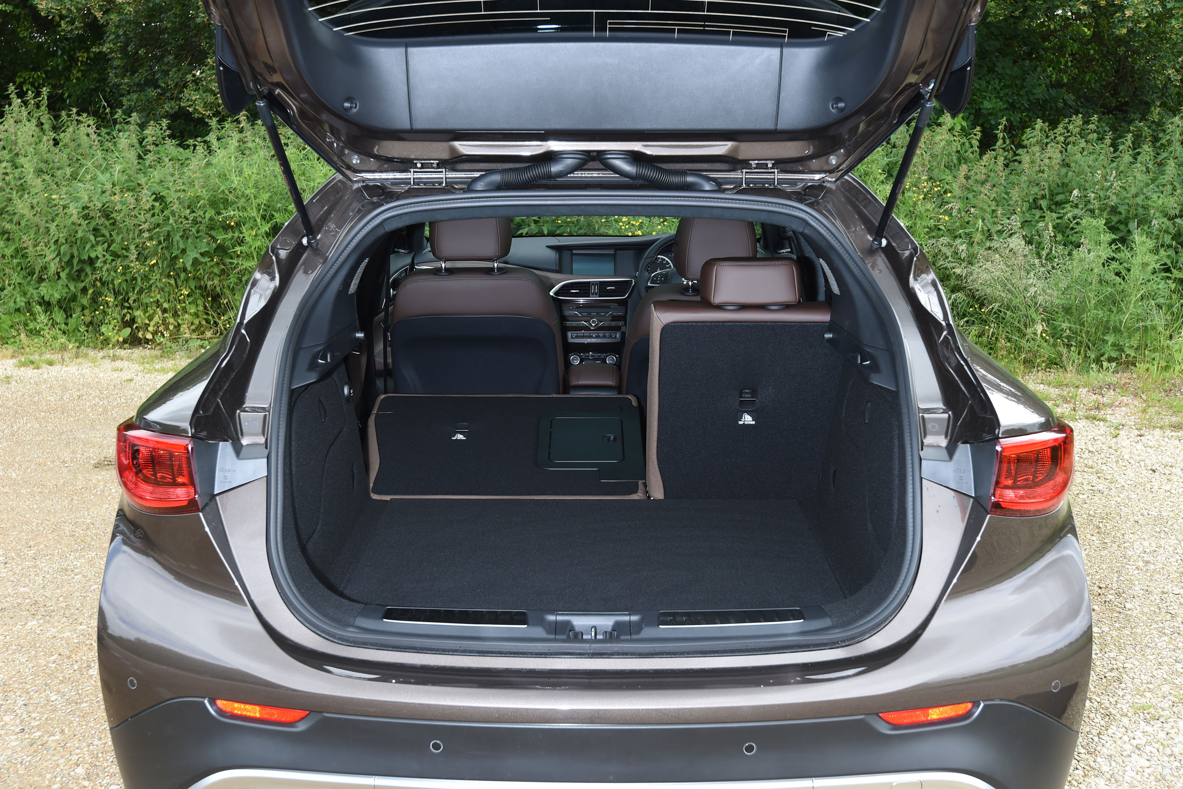 Infiniti QX30 2016 - boot