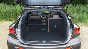 Infiniti QX30 2016 - boot