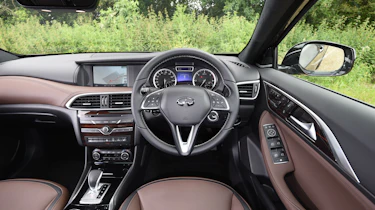 Infiniti QX30 2016 - interior