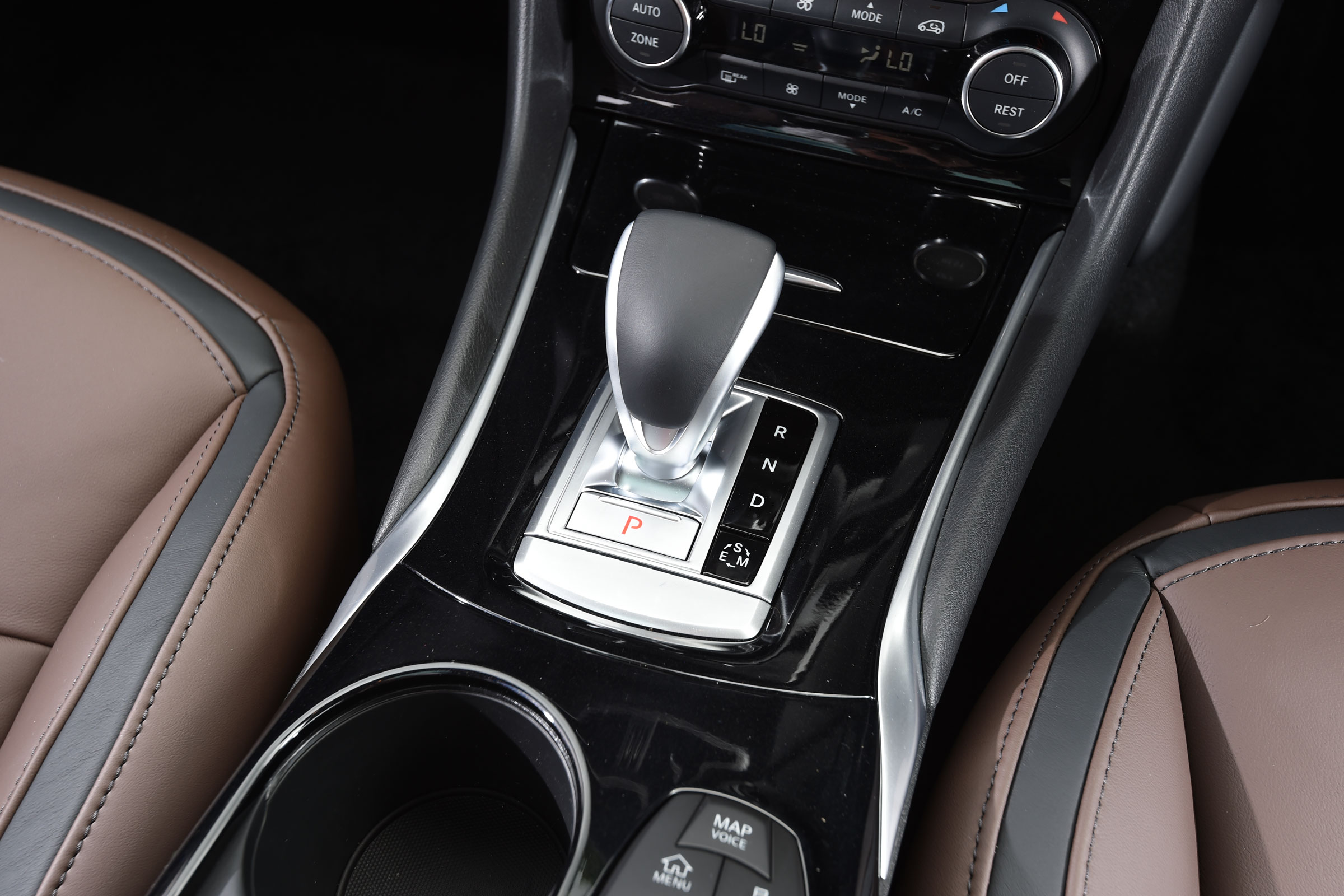 Infiniti QX30 2016 - gearlever