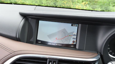 Infiniti QX30 2016 - infotainment
