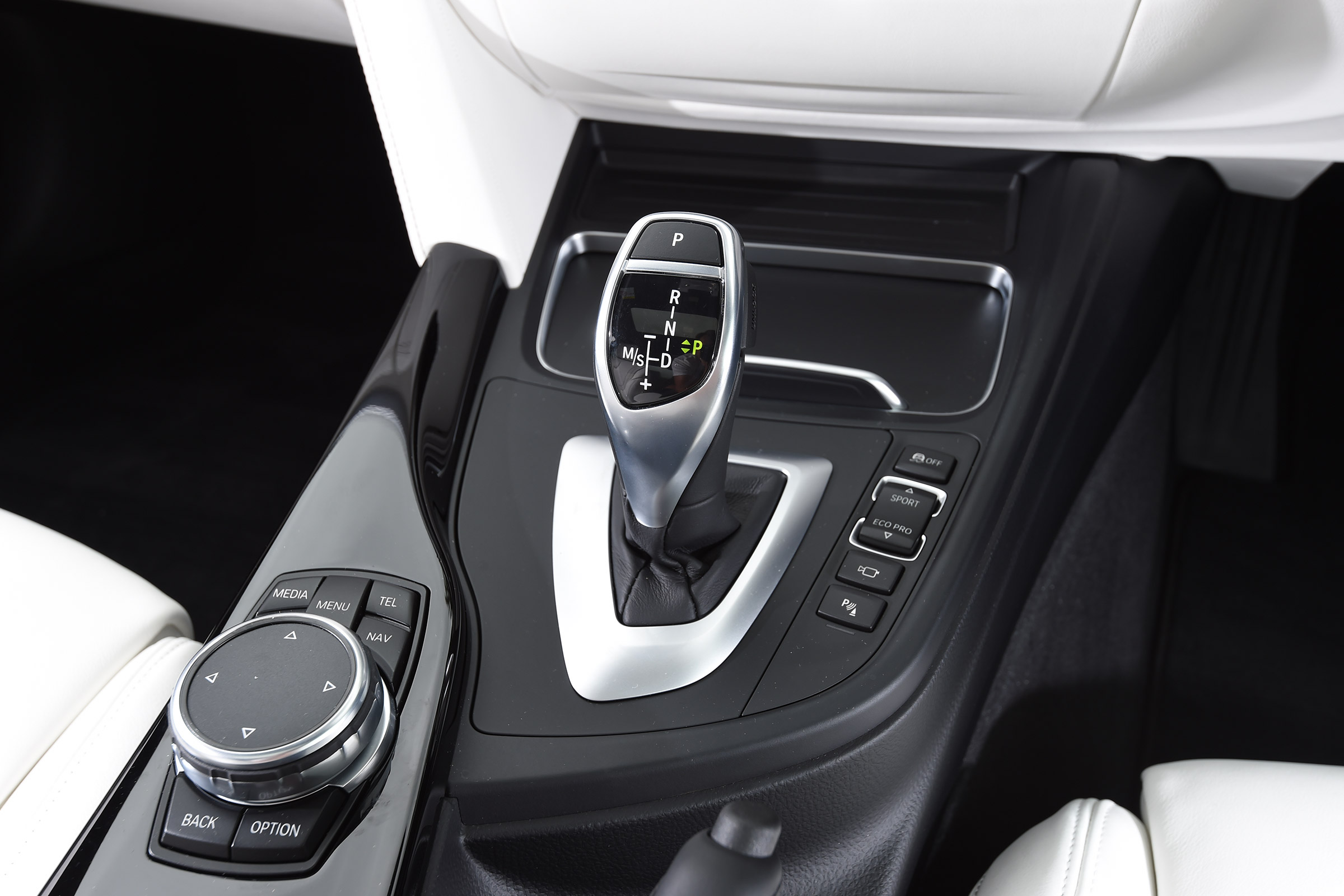 BMW 440i M Sport - gear selector