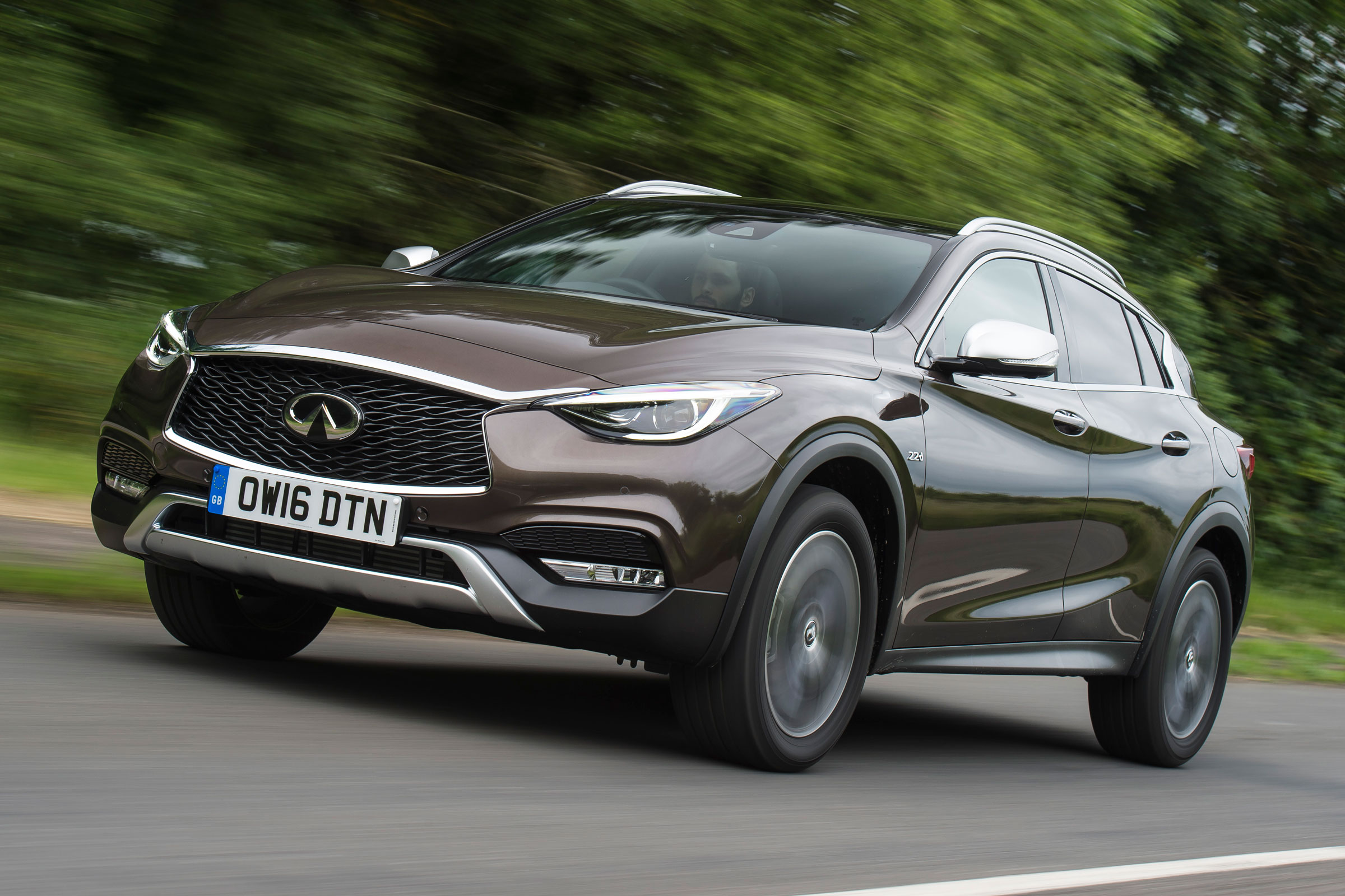 Infiniti QX30 2016 - front tracking