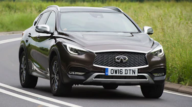 Infiniti QX30 2016 - front cornering