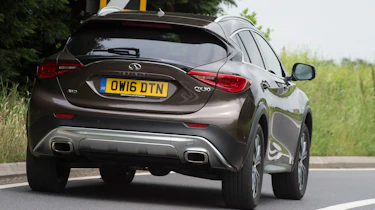Infiniti QX30 2016 - rear cornering