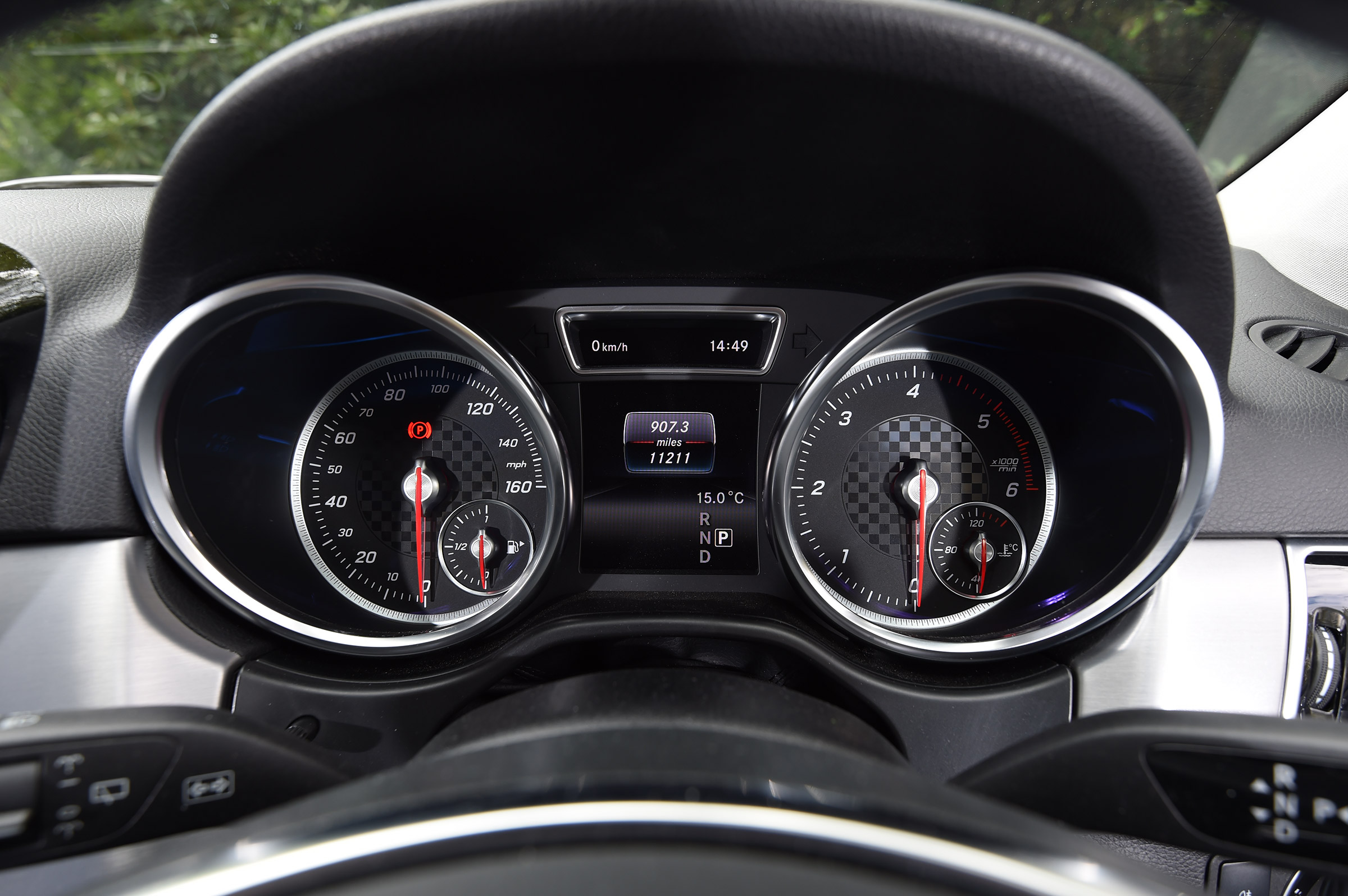 Mercedes GLE - dials