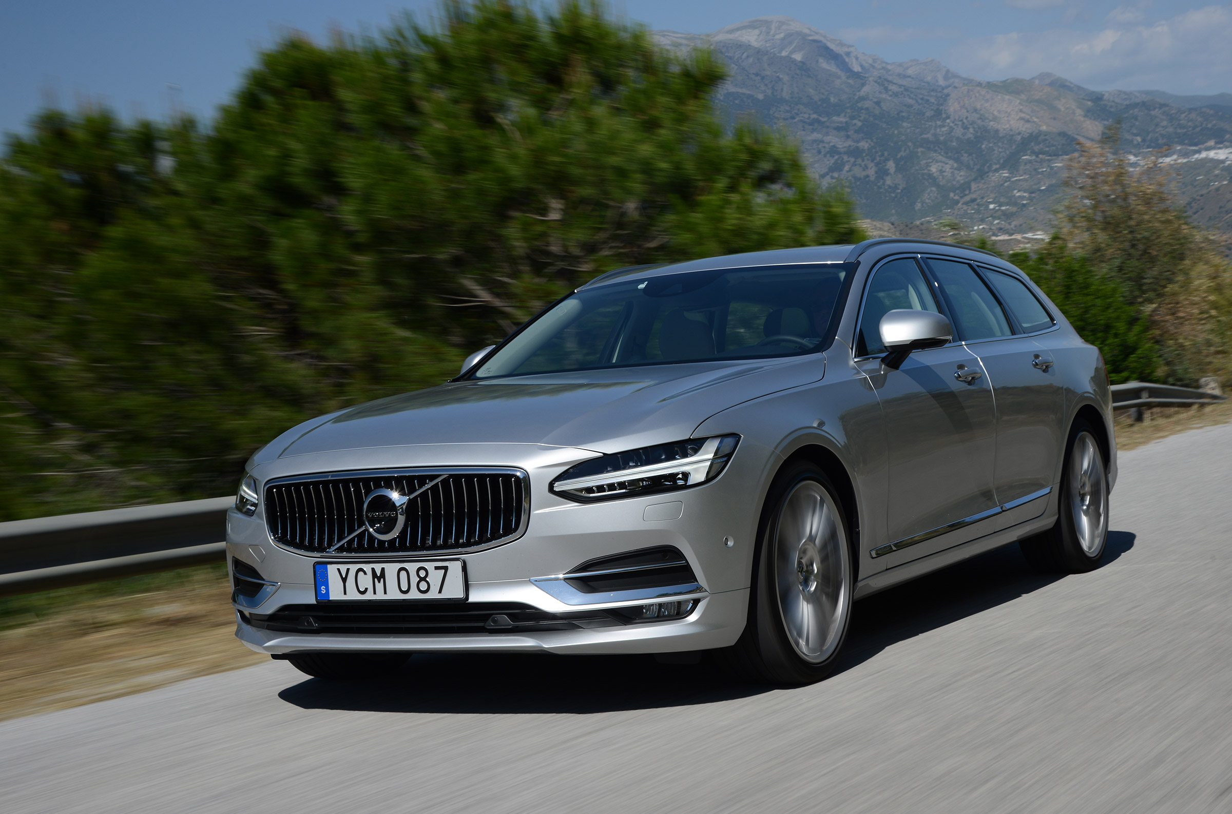 Volvo V90 - front