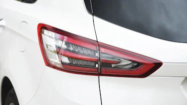 Ford S-MAX Vignale - rear light detail