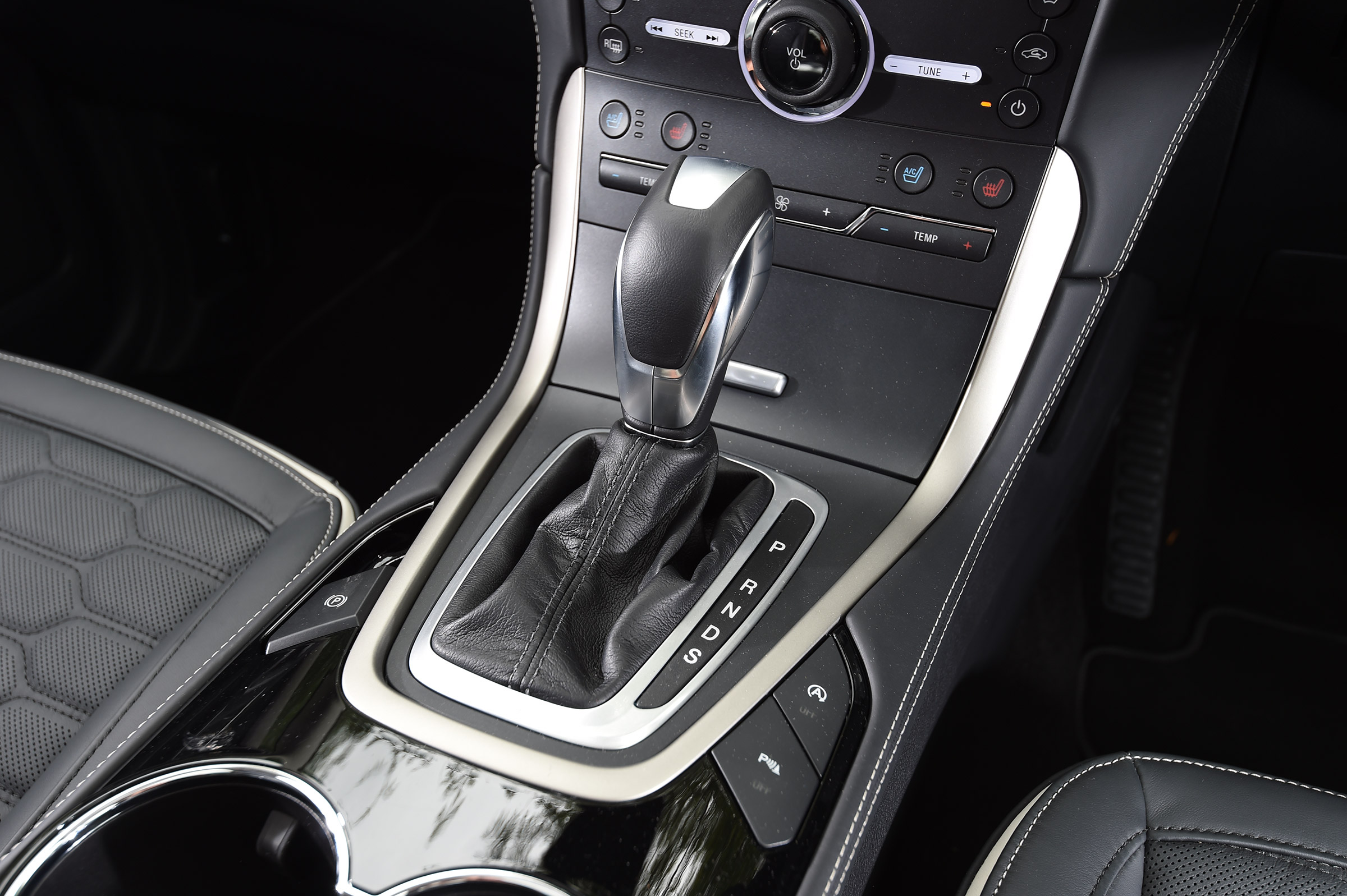 Ford S-MAX Vignale - centre console