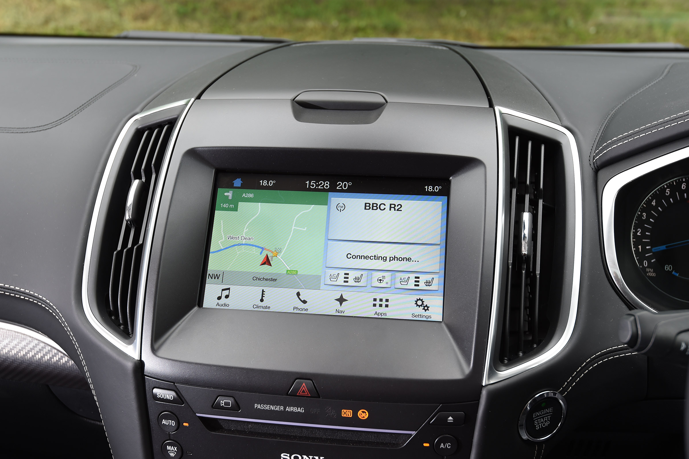 Ford S-MAX Vignale - sat-nav