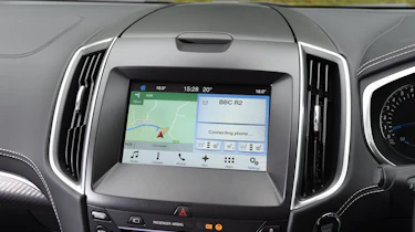 Ford S-MAX Vignale - sat-nav