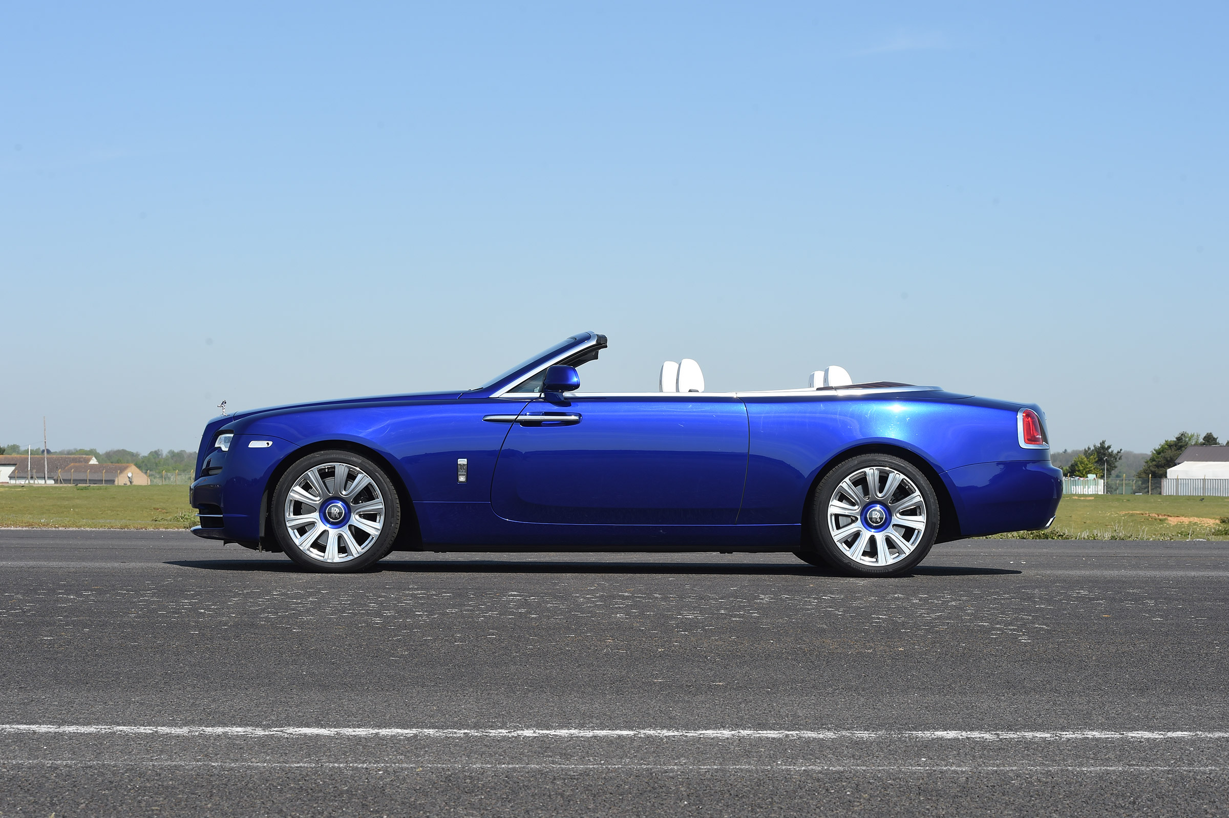 Convertible megatest - Rolls-Royce Dawn - roof