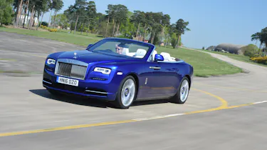 Convertible megatest - Rolls-Royce Dawn - front tracking