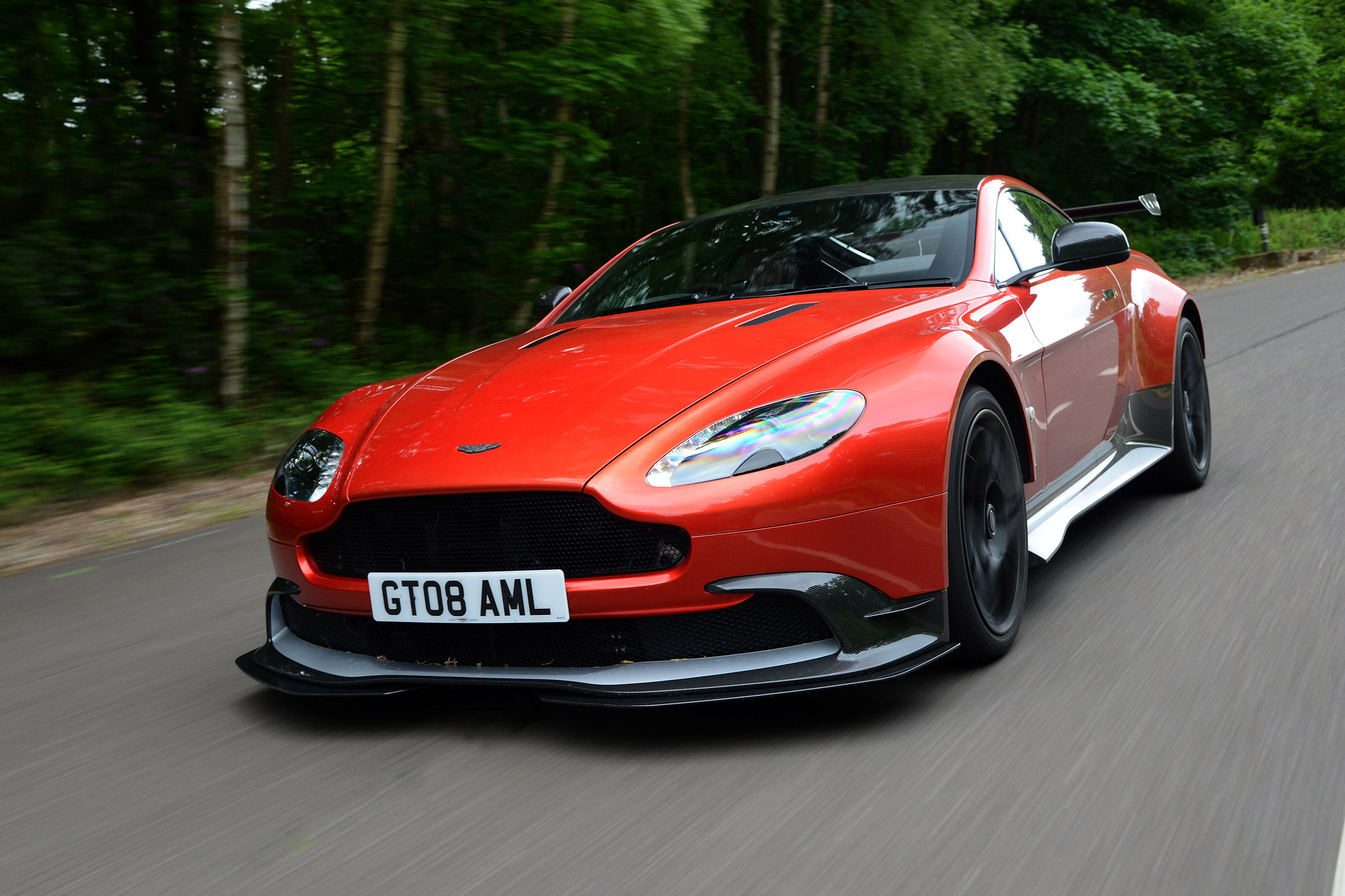 Aston Martin Vantage GT8 - front driving
