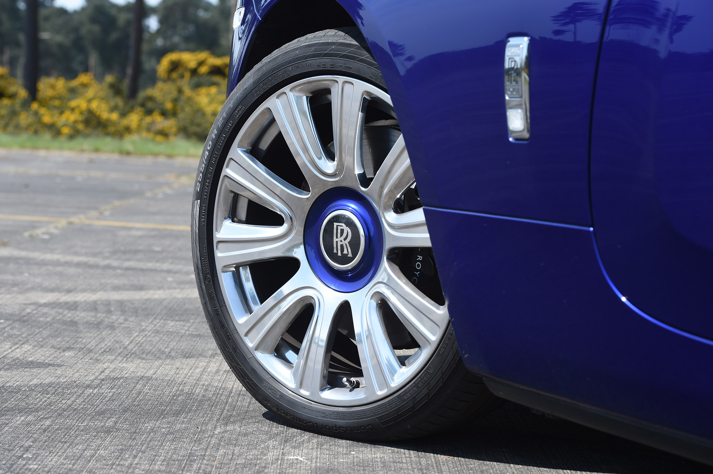 Convertible megatest - Rolls-Royce Dawn - wheel