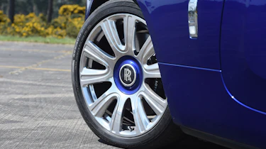 Convertible megatest - Rolls-Royce Dawn - wheel