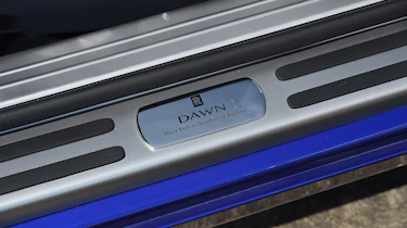 Convertible megatest - Rolls-Royce Dawn - sill plate