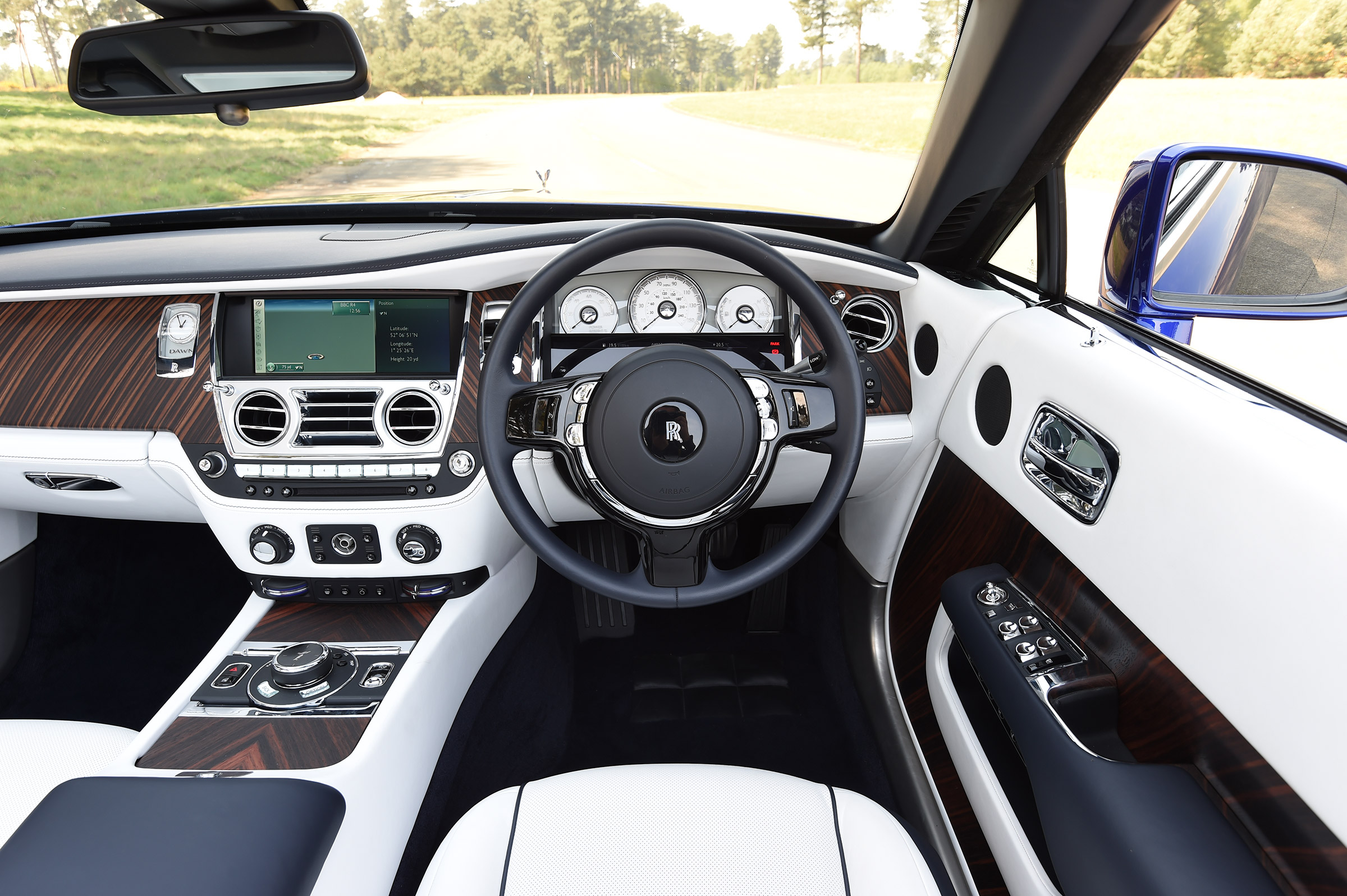 Convertible megatest - Rolls-Royce Dawn - interior