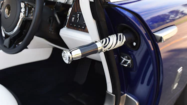 Convertible megatest - Rolls-Royce Dawn - umbrella