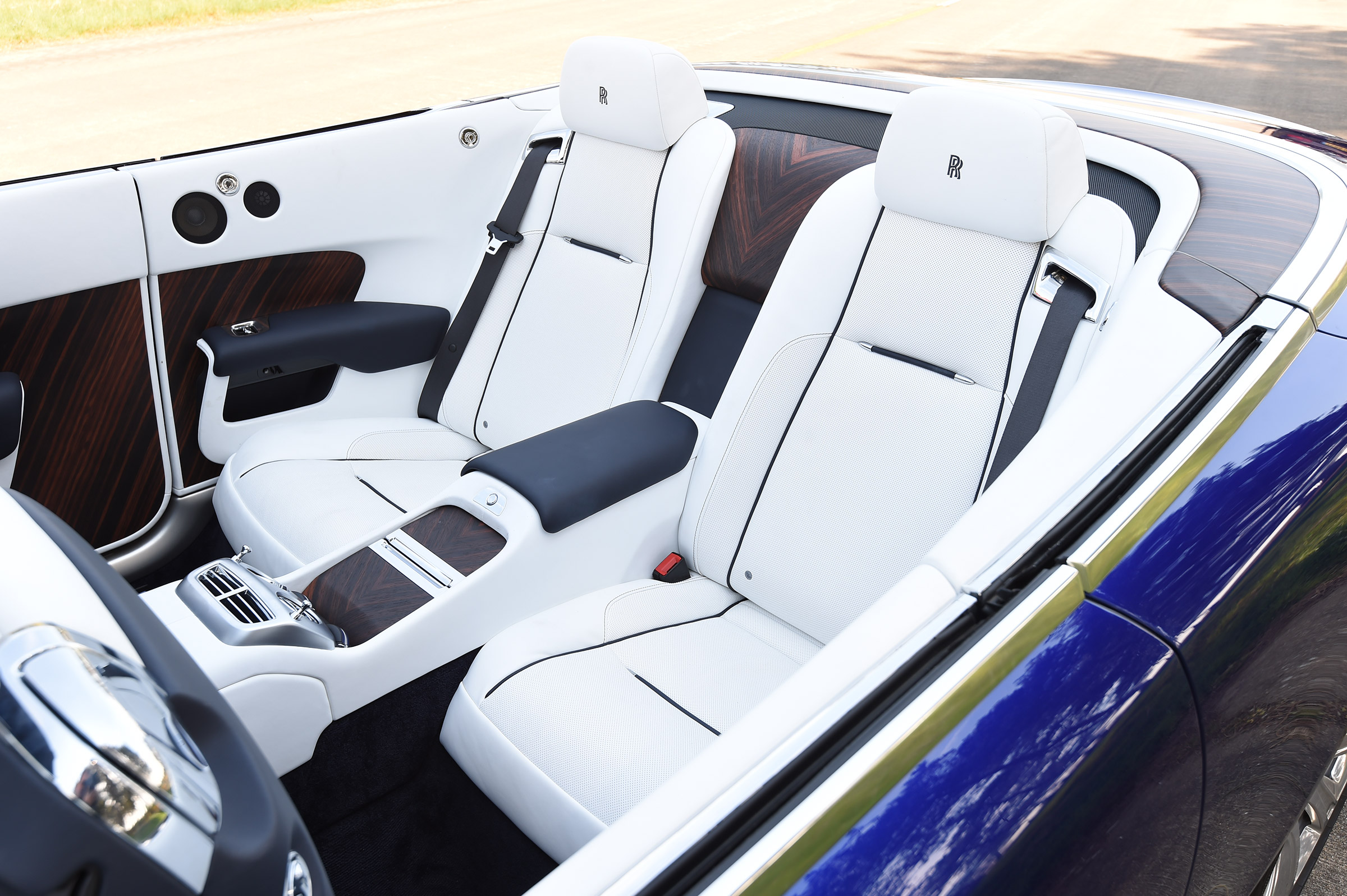 Convertible megatest - Rolls-Royce Dawn - rear seats