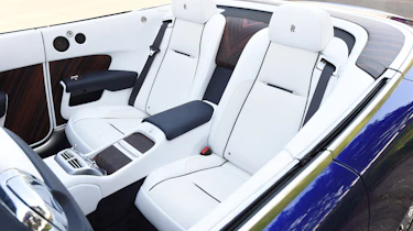 Convertible megatest - Rolls-Royce Dawn - rear seats