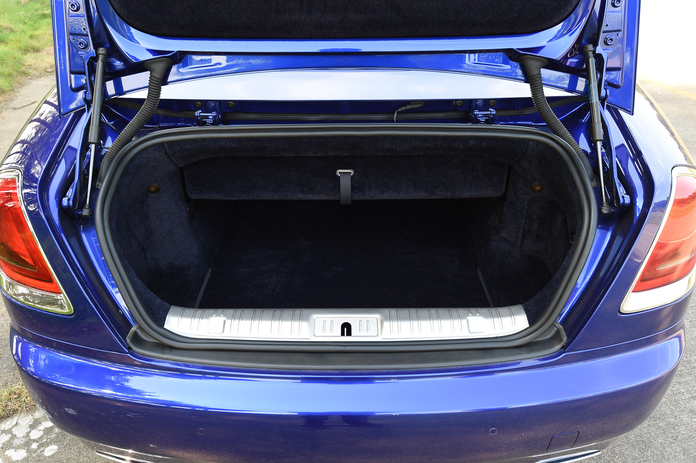 Convertible megatest - Rolls-Royce Dawn - boot