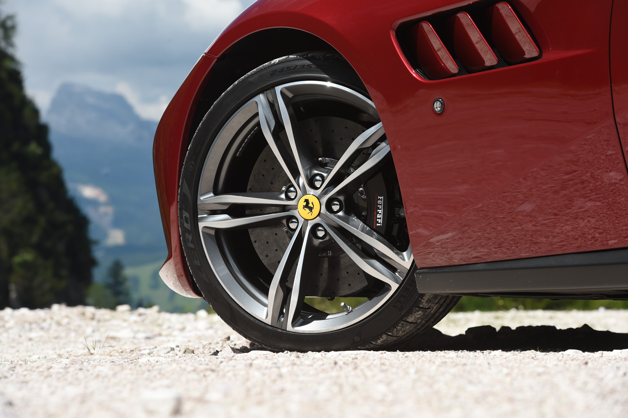 Ferrari GTC4 Lusso - wheel