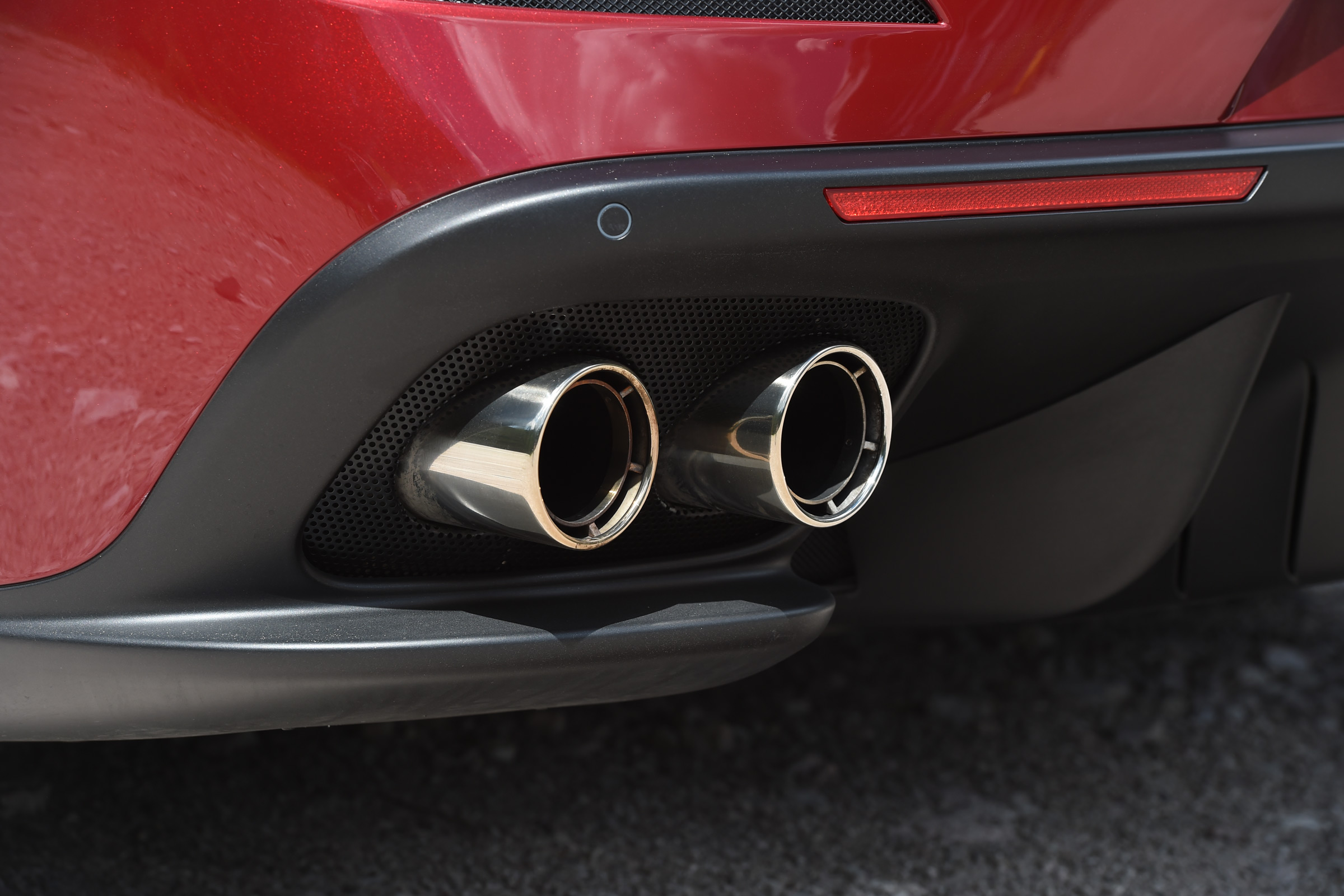 Ferrari GTC4 Lusso - exhaust