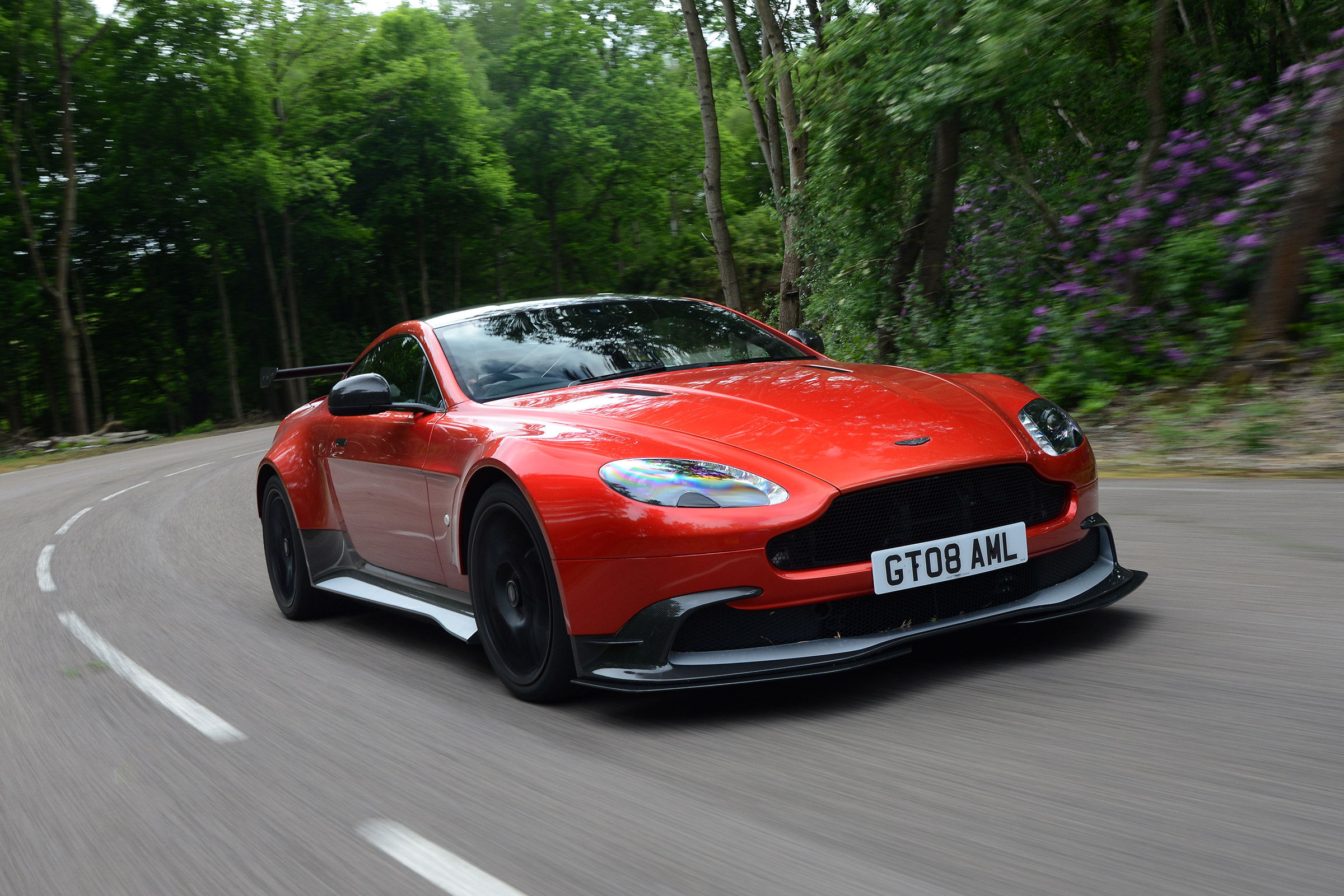 Aston Martin Vantage GT8 - front