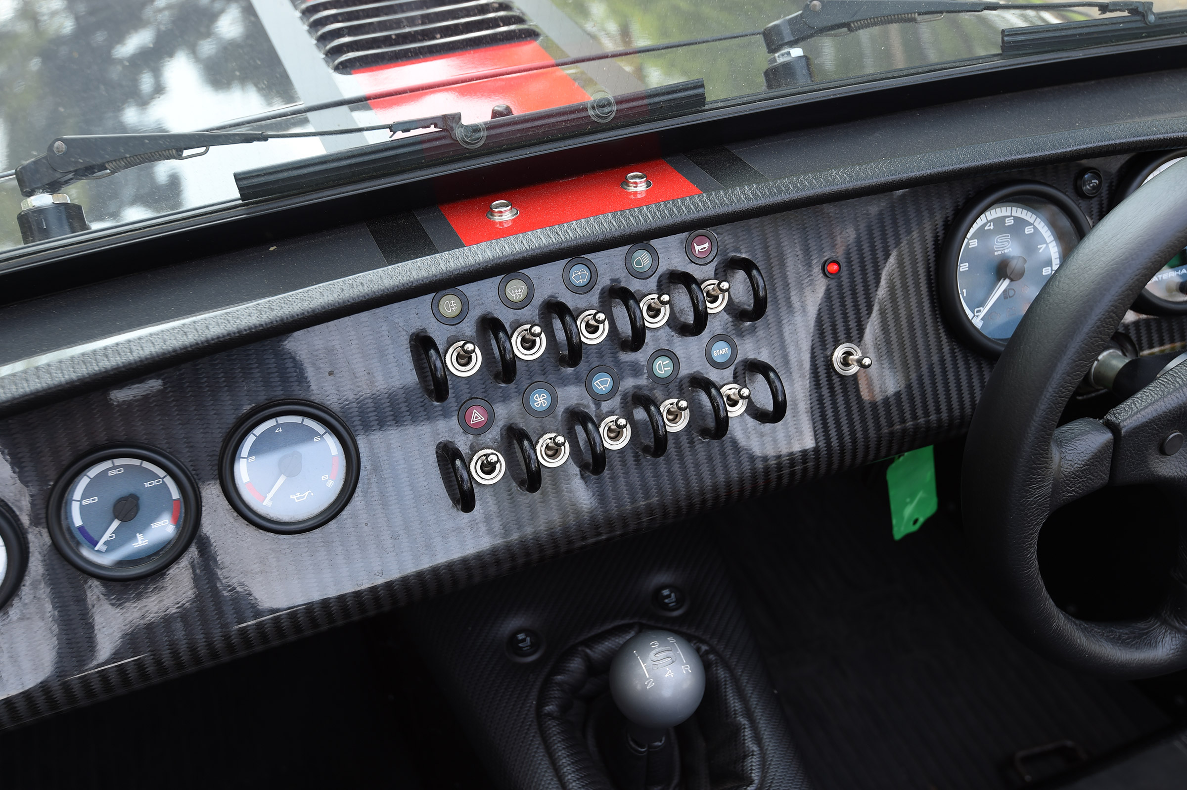 Convertible megatest - Caterham Seven 620S - dash