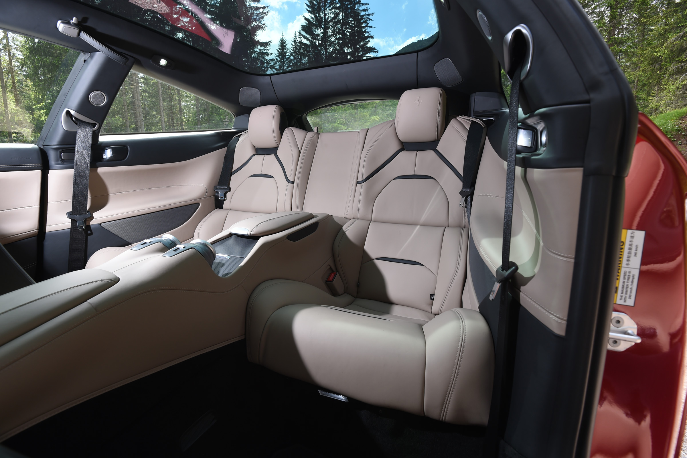 Ferrari GTC4 Lusso - rear seats