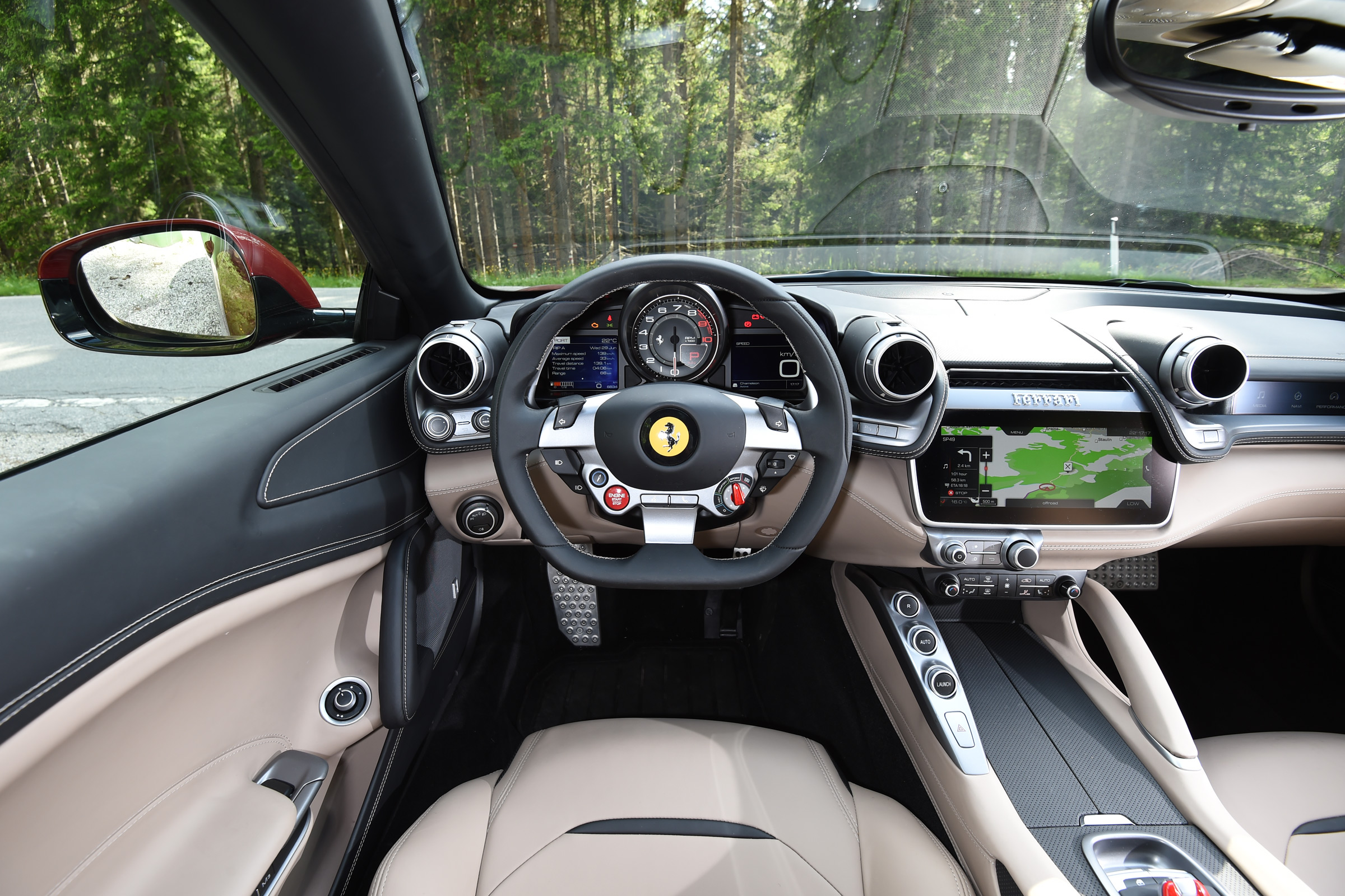 Ferrari GTC4 Lusso - interior