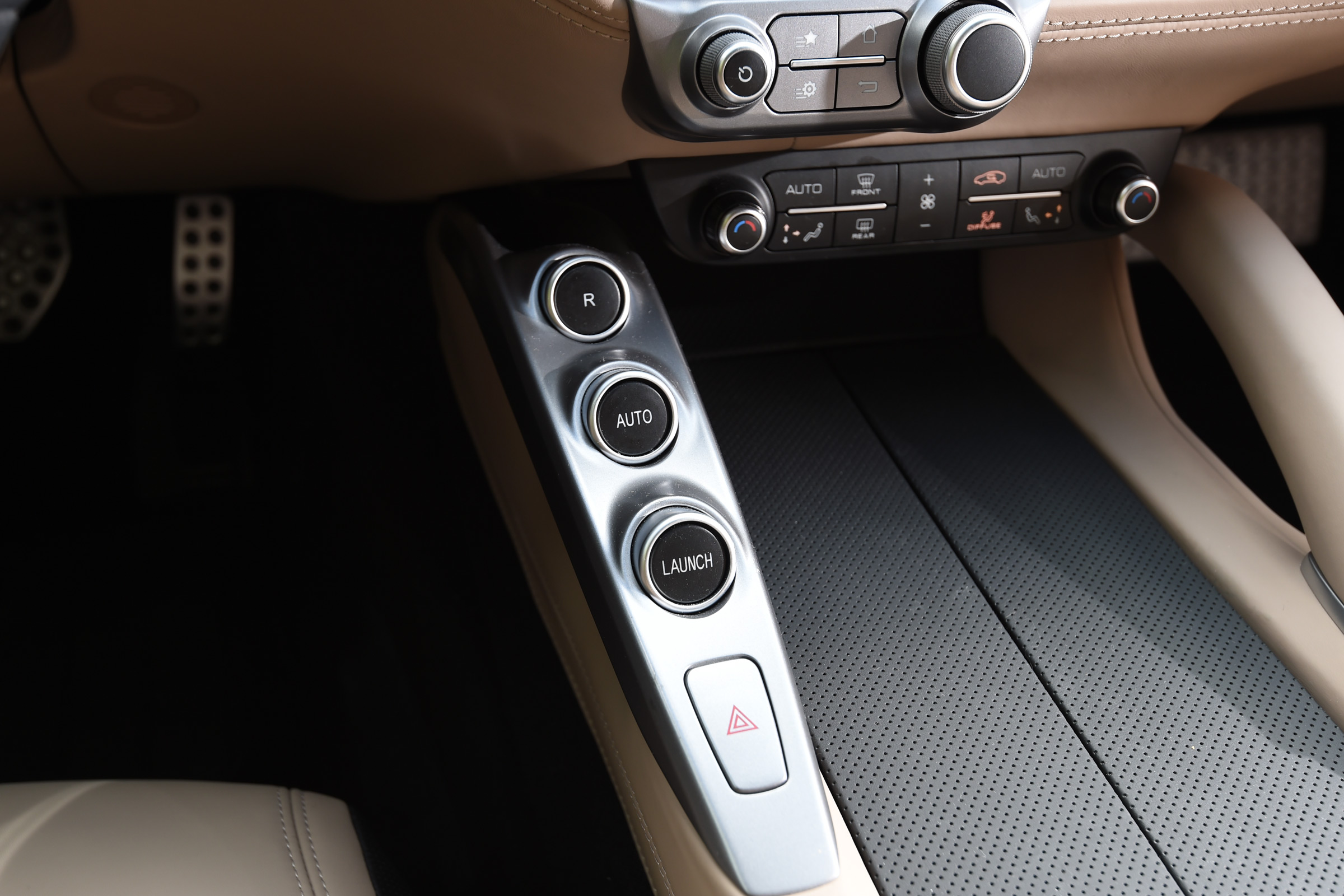 Ferrari GTC4 Lusso - centre console