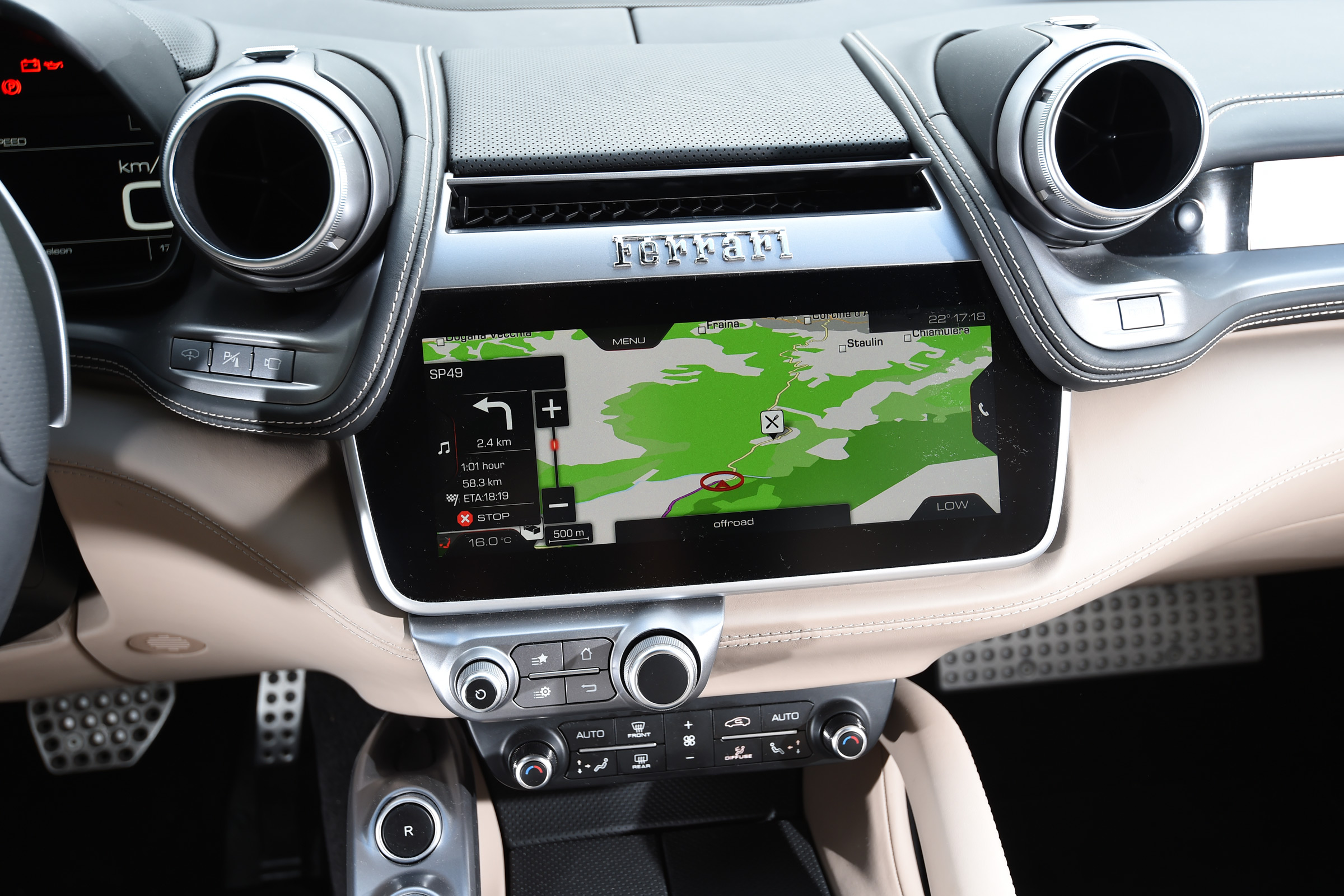 Ferrari GTC4 Lusso - infotainment