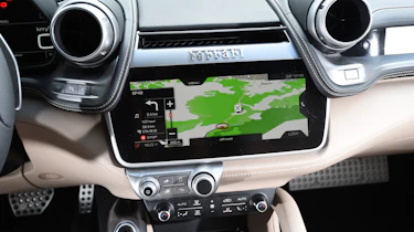 Ferrari GTC4 Lusso - infotainment