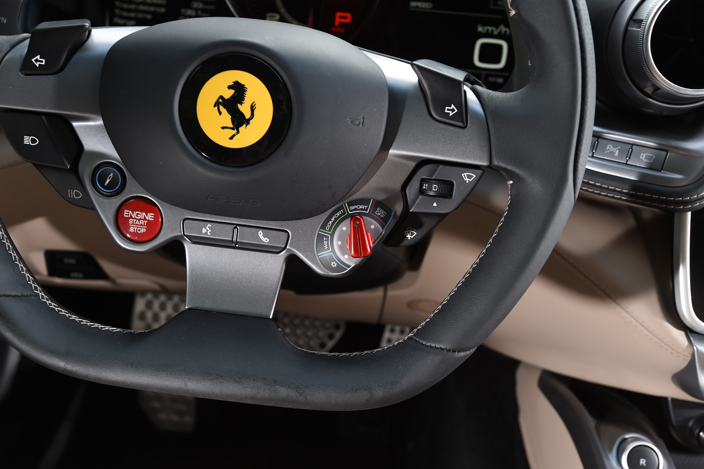 Ferrari GTC4 Lusso - steering wheel
