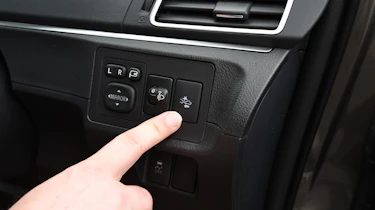 Toyota Verso vs Volkswagen Touran - safety