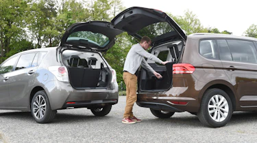 Toyota Verso vs Volkswagen Touran - rear space