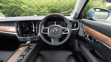 Volvo S90 - UK dash