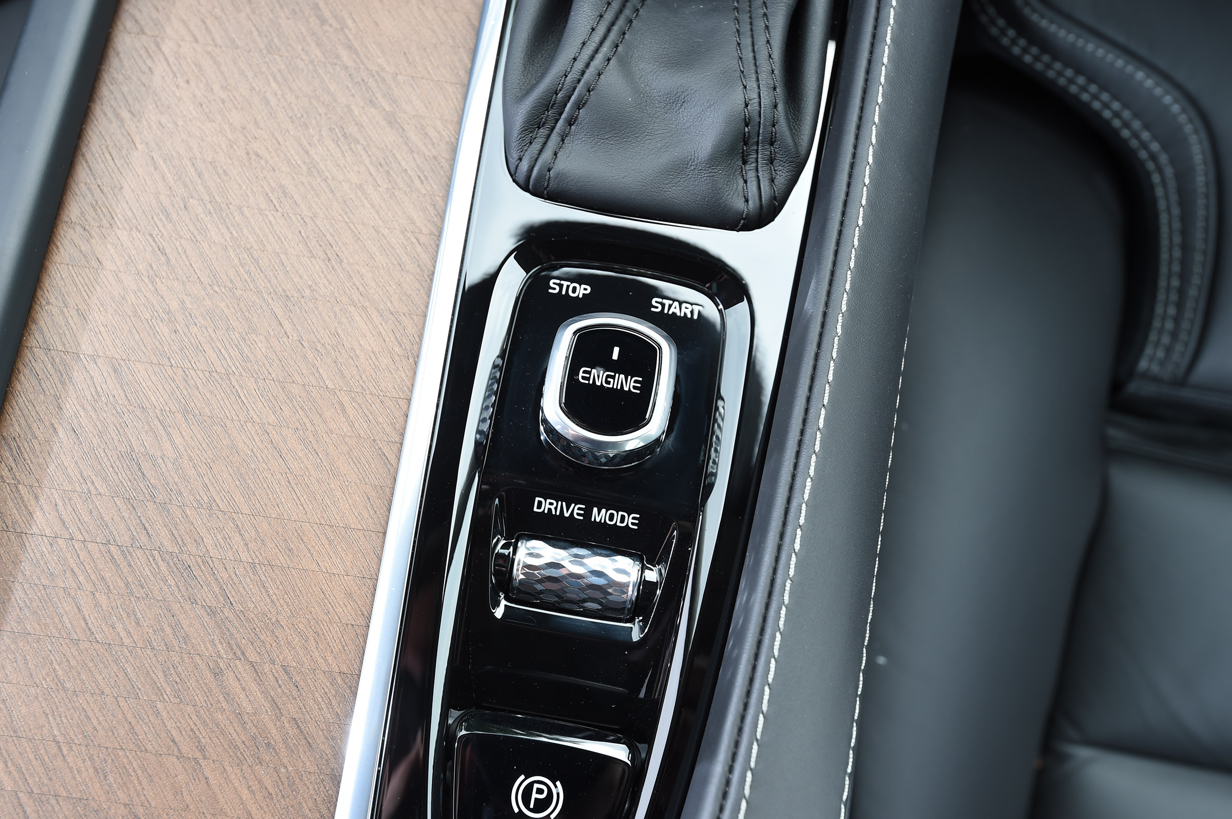 Volvo S90 - UK engine start
