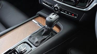 Volvo S90 - UK centre console