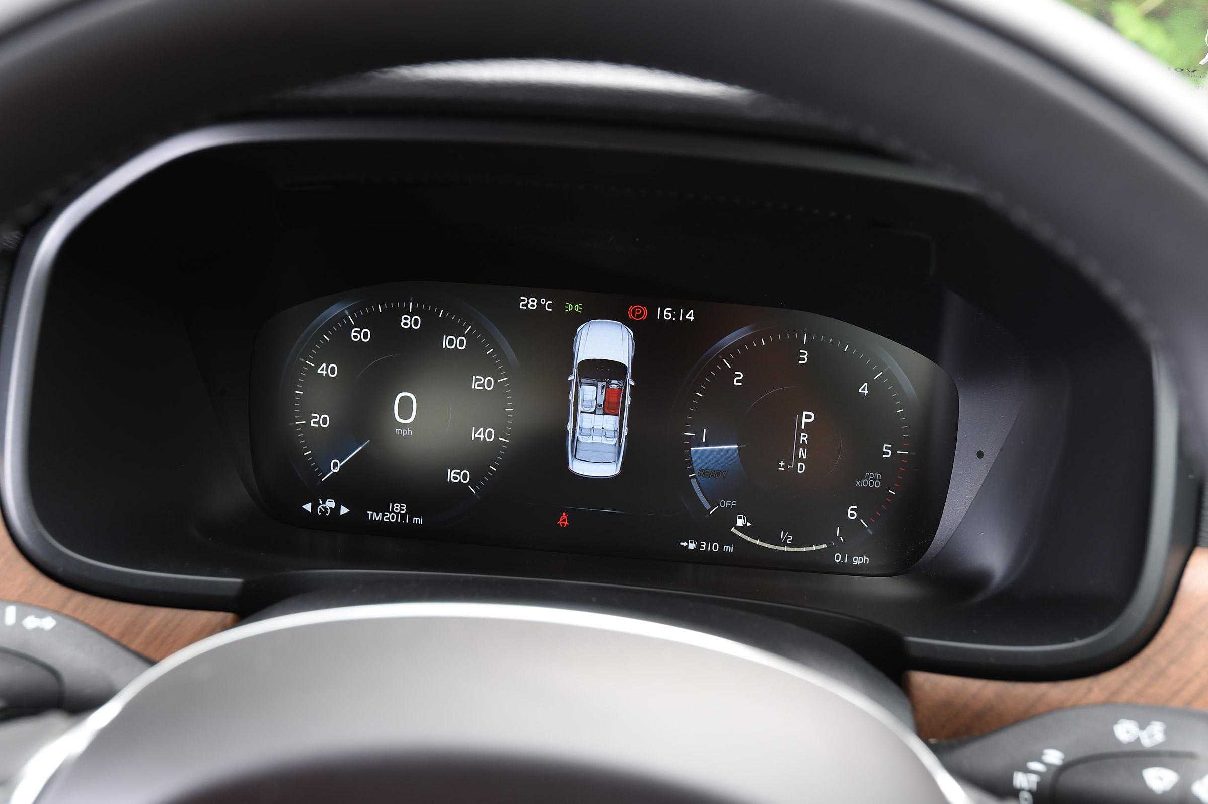 Volvo S90 - UK dials