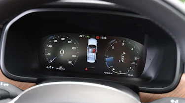 Volvo S90 - UK dials