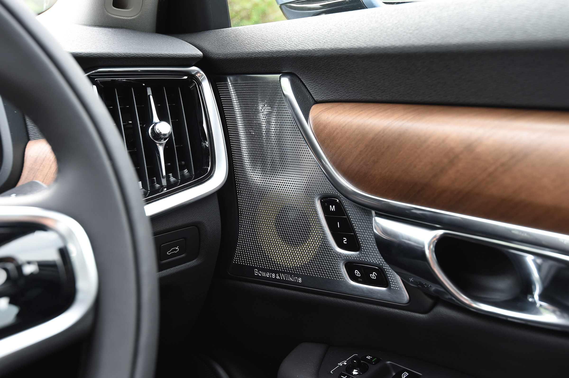 Volvo S90 - UK door speaker