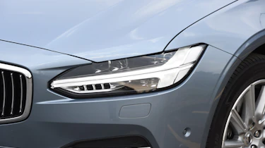 Volvo S90 - UK front light detail