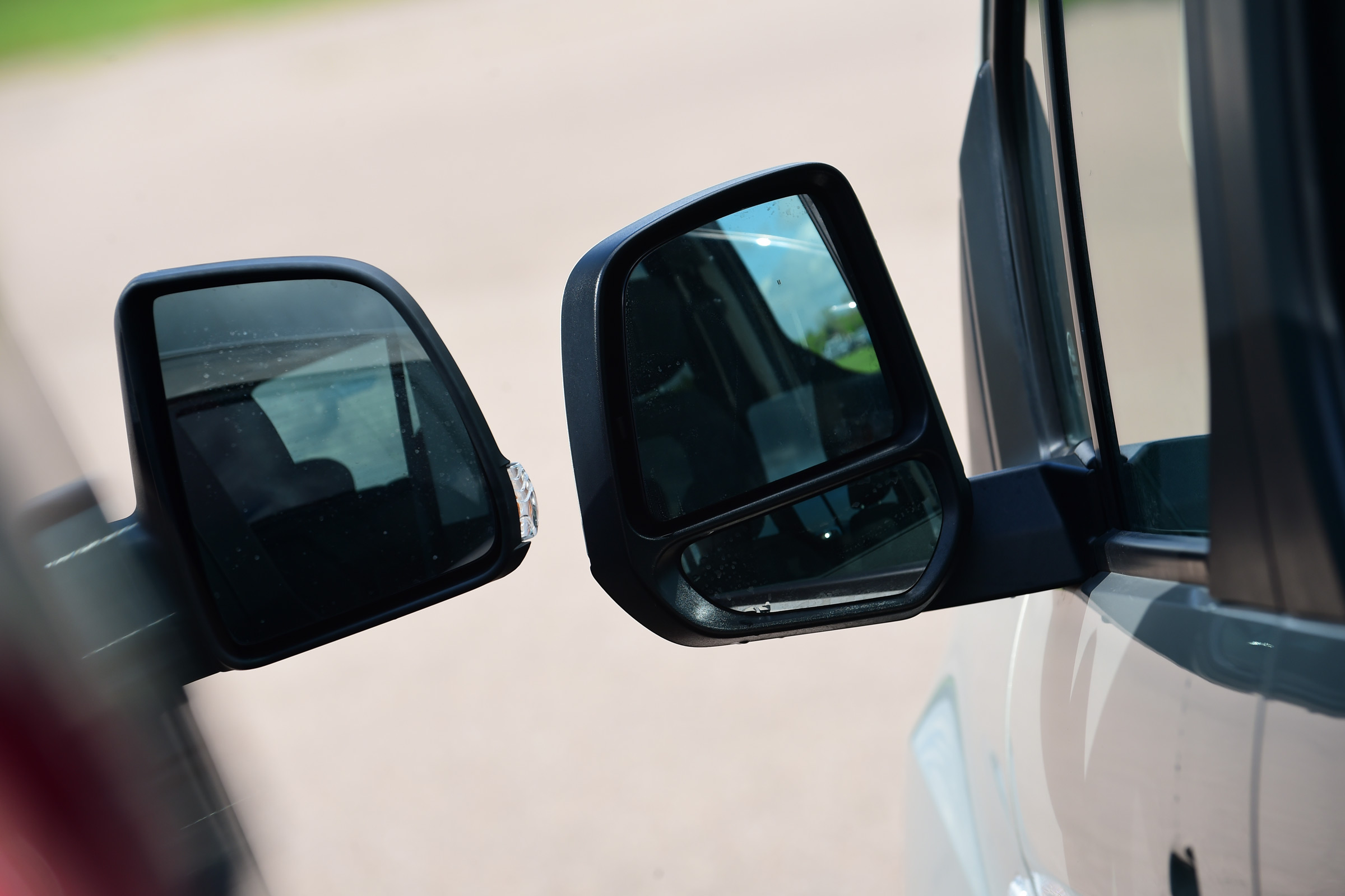 Fiat Doblo vs Citroen Berlingo vs Ford Tourneo Connect - door mirrors