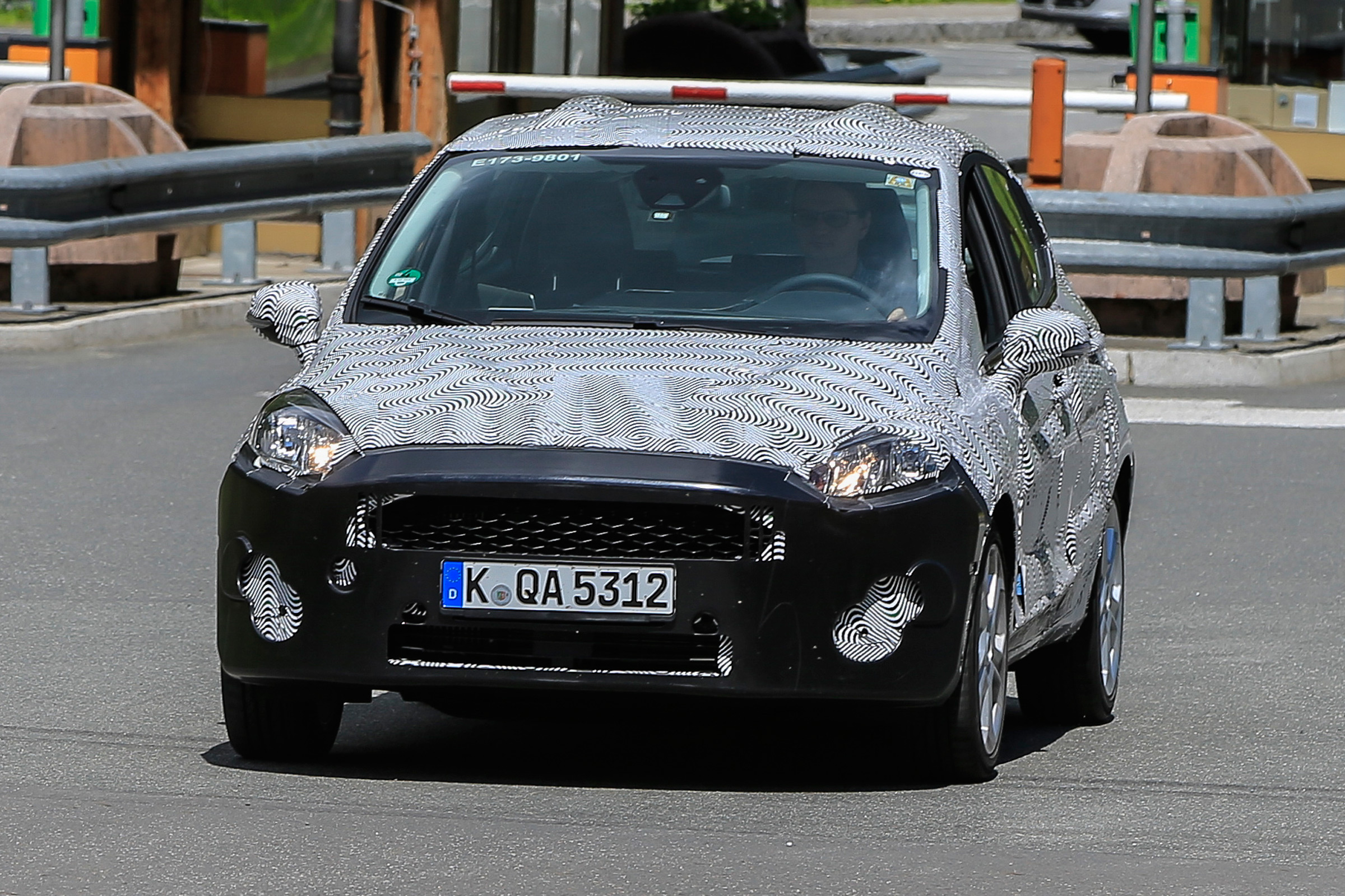 Ford Fiesta 2017 spies set 2 - front 2