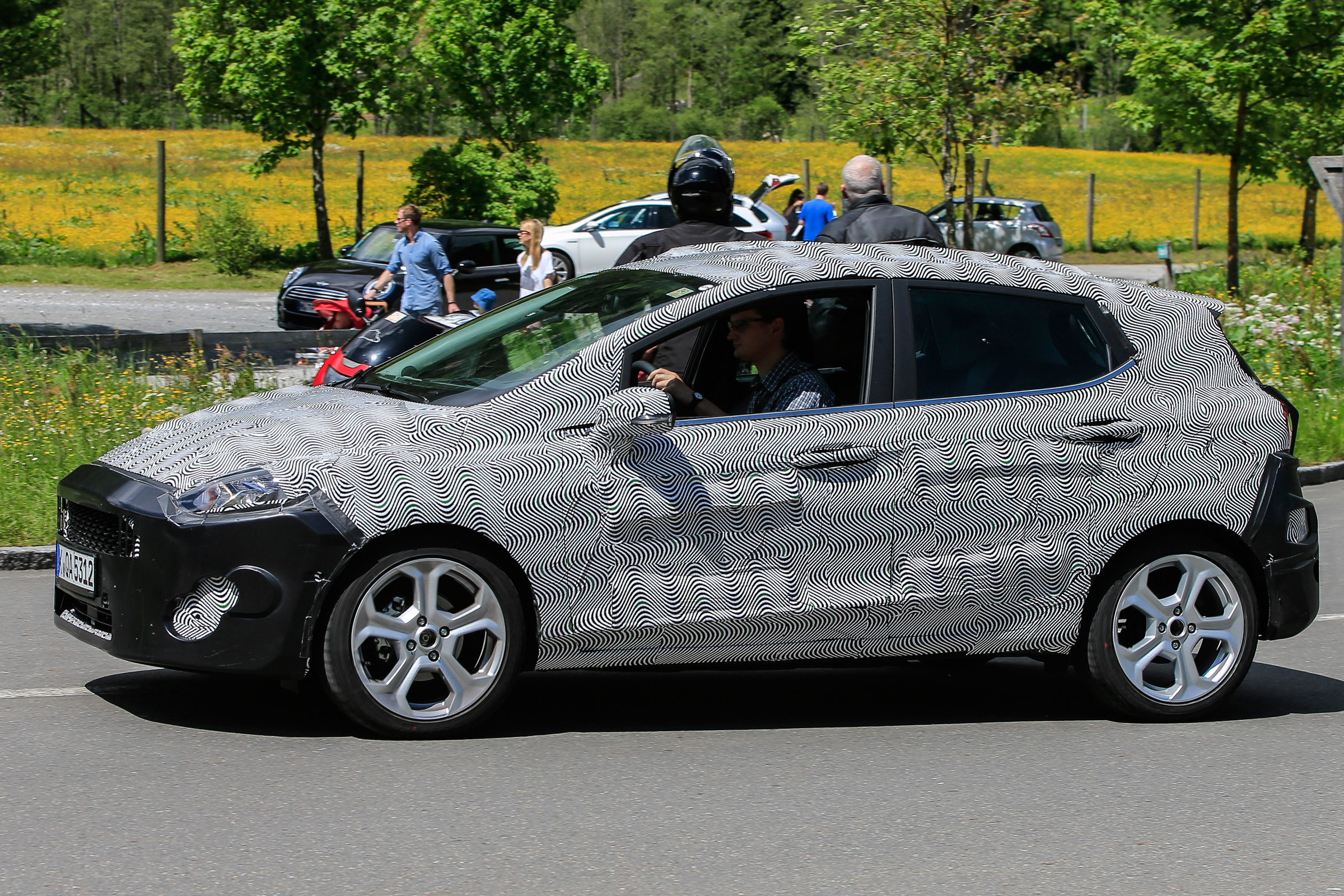 Ford Fiesta 2017 spies set 2 - side