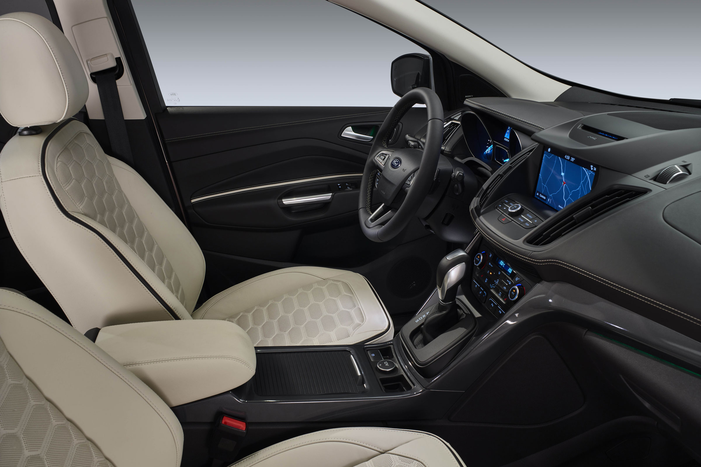 Ford Kuga Vignale - production interior